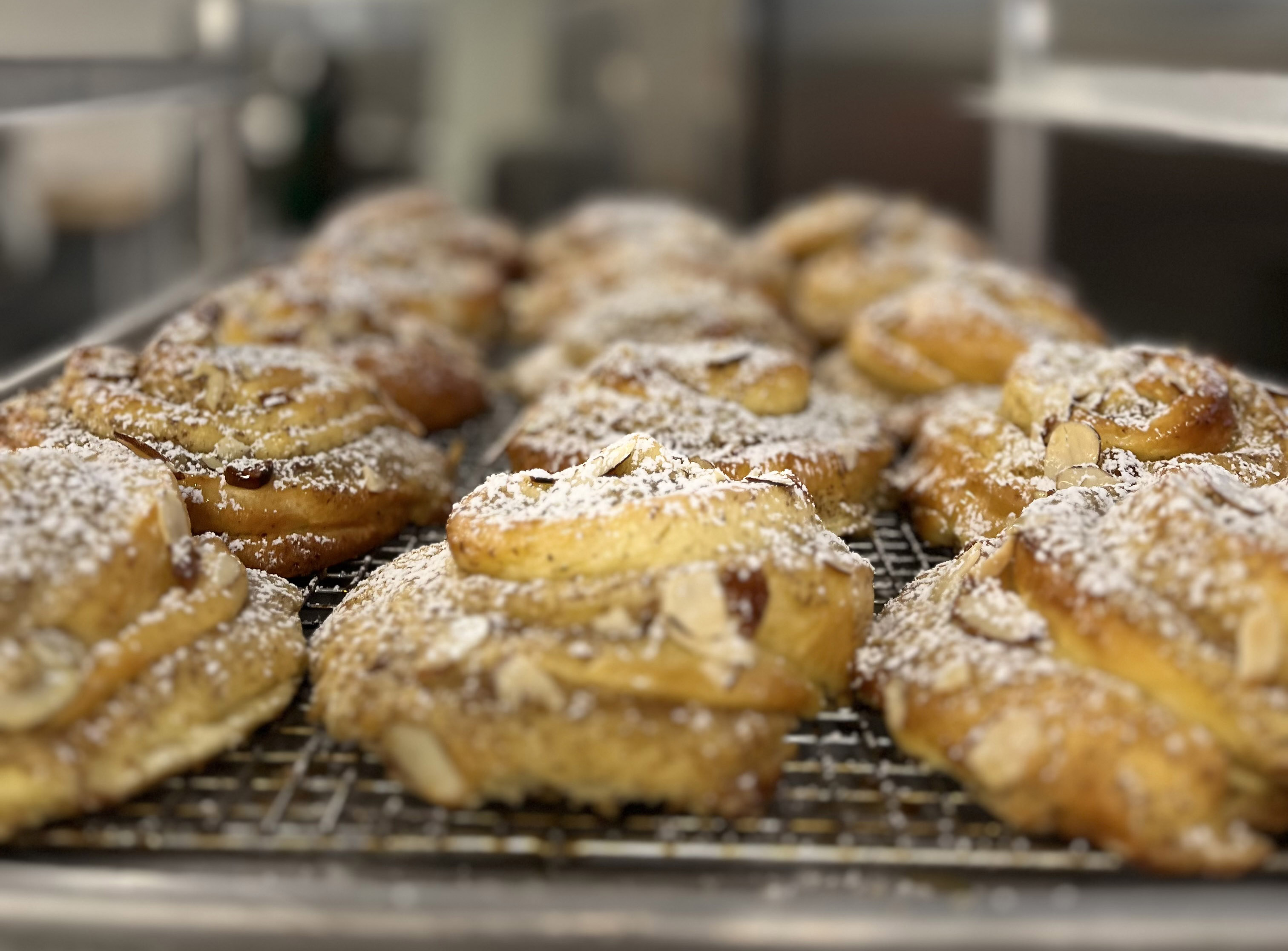 Coworking offices Pittsburgh North Side - Fulton Commons Manchester with private offices, shared workspace, and natural light